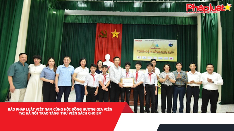 Báo Pháp luật Việt Nam cùng Hội đồng hương Gia Viễn tại Hà Nội trao tặng ‘Thư viện sách cho em’